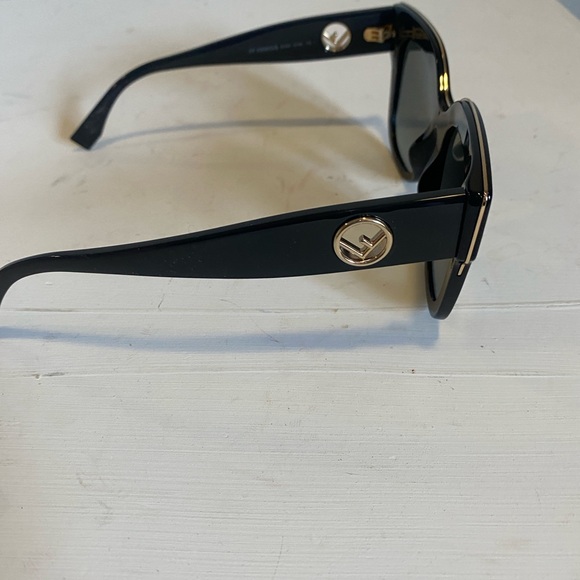 Fendi sunglasses - Picture 7 of 9